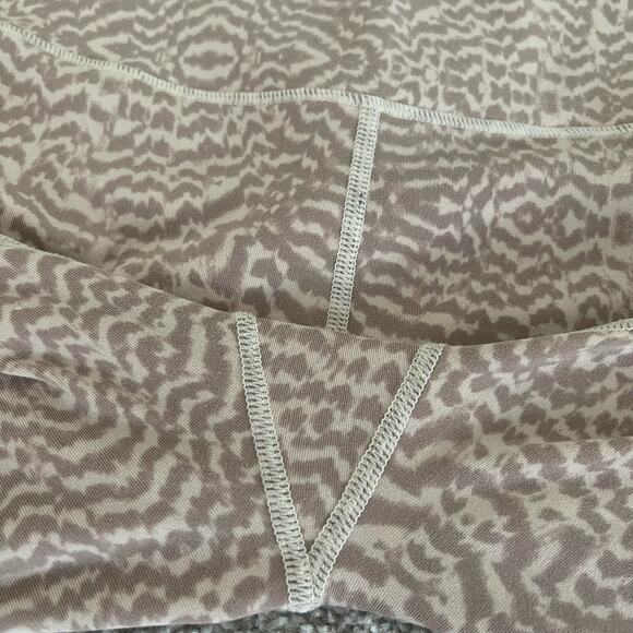 Varley Duncan Leggings Rose Feather Print Neutral (Size S) - Picture 7 of 7